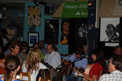 bluebird-cafe-in-the-round-nashville-stars.jpg