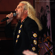 dee-snider-singing.jpg