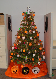 halloween-tree-by-Suzie_T.jpg
