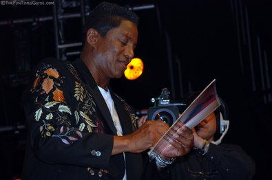 jermaine-jackson-signing-autographs.jpg