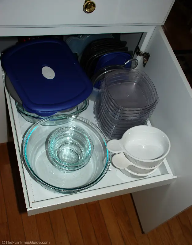 pyrex glass container