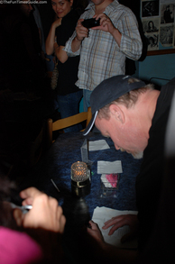shawn-mullins-signing-autographs.jpg