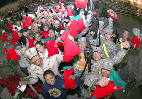 us-military-christmas-gifts-by-TheUSArmy.jpg