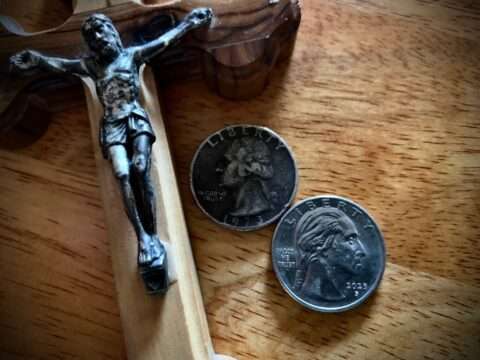 Why doesn't Washington face "IN GOD WE TRUST" motto on some quarters?