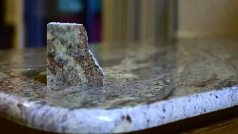 The process of making granite slabs for sale in the U.S. is awe-inspiring. Here is how granite countertops are made. 