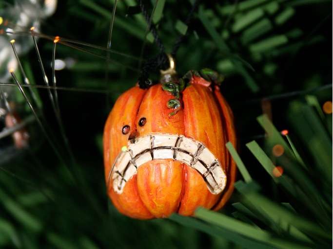 Some people use simple pumpkin ornaments on their DIY Halloween tree. 