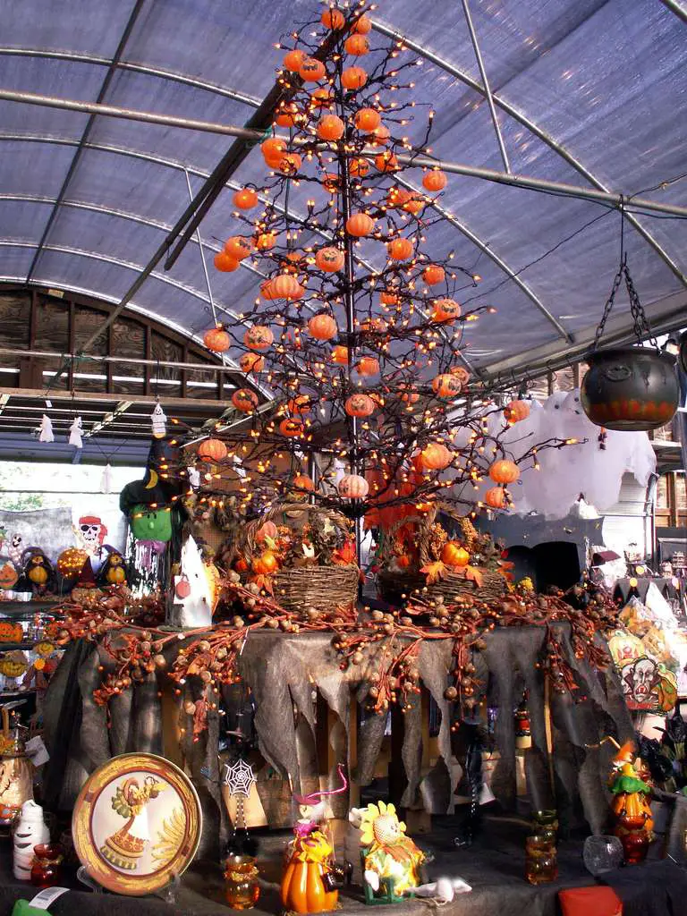 Too large for most of us, but if you have a barn or large space inside your home, then this Halloween tree is an attention-getter!