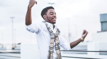 The Mens Scarf Is An Underappreciated Menswear Accessory – How To Choose Mens Scarfs & What To Wear Them With
