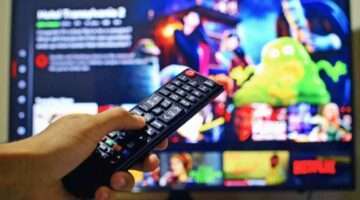 Considering Hulu Or Netflix? Here’s Why You Should Subscribe To Both Hulu AND Netflix