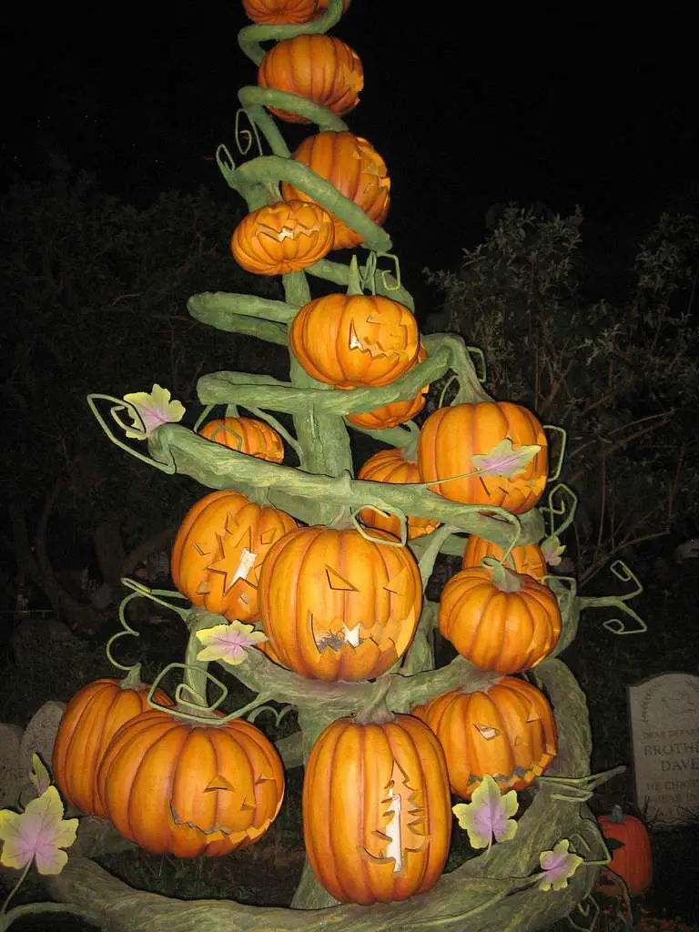 This Halloween tree was sold "as is" so it already has all of the old, creepy, whimsical appeal that most of us try to recreate with our own DIY Halloween trees.