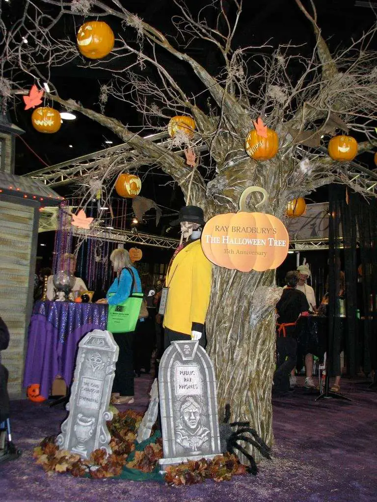 If you happen to have an old tree on your property without any leaves on it... you'll have the tone already set for the "creepy" old Halloween tree look.