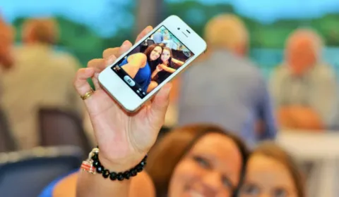 Photo Selfie Tips: 4 Different Ways To Take The Best Selfies